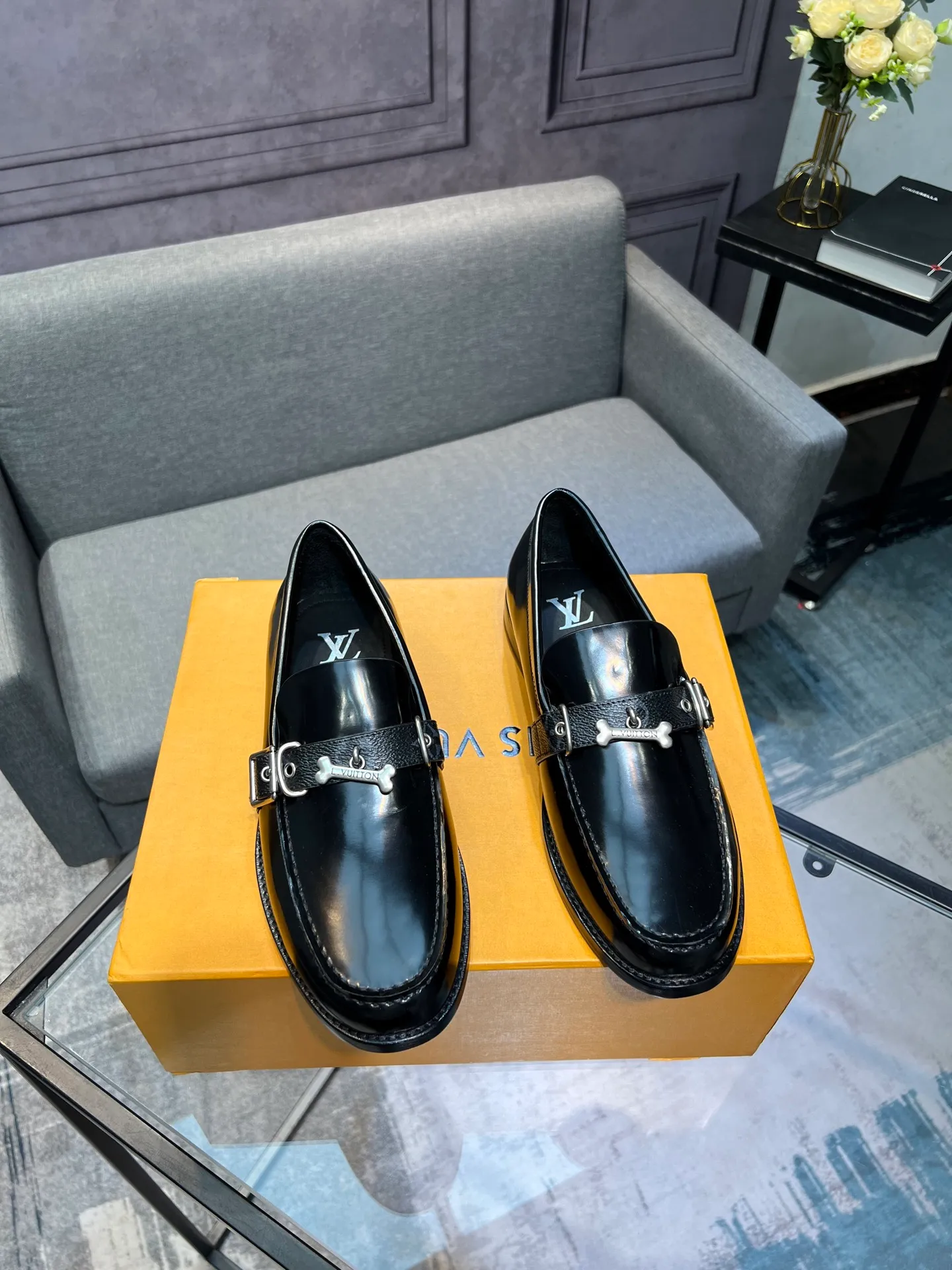 Men's shoes 💰960 LV top luxury brand, high-quality men's business formal leather shoes, imported genuine leather soles! Customized imported leather, the first layer of open-edge beaded lacquered cowhide, the texture is incomparable, the imported cowhide lining, high-end high-end shoes, don't miss it! size:39-44 (Male 38 45 46 customized)